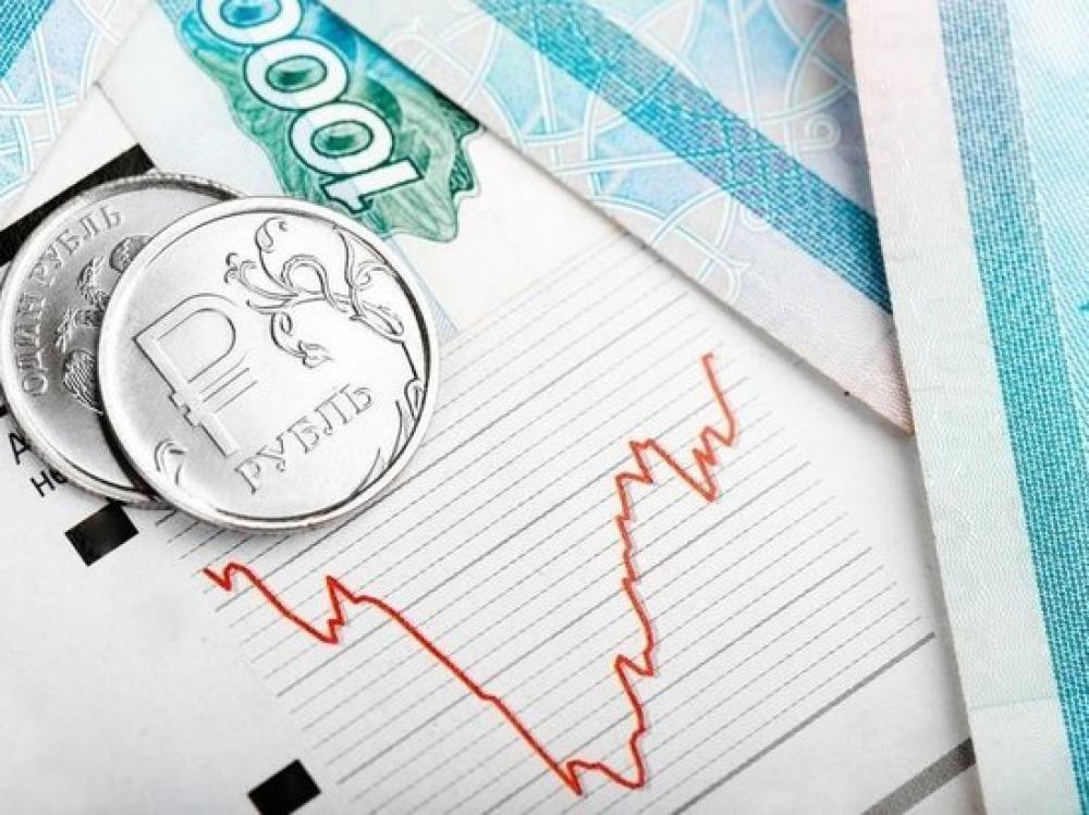 What awaits the Russian currency in June